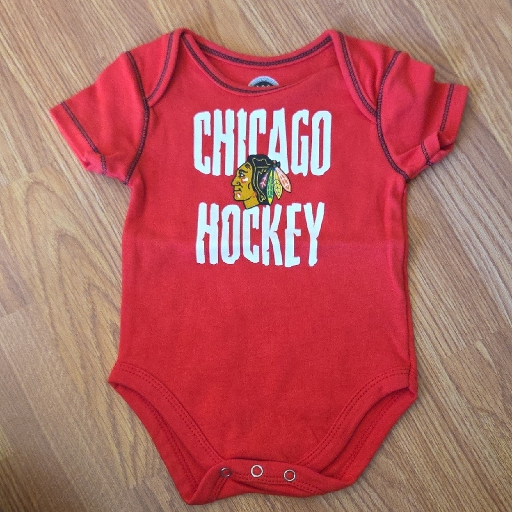 NHL Chicago Blackhawks Baby Bodysuit 3-6 Months Hockey Red Jersey Mascot